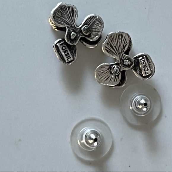 Gorgeous silver Fossil earrings.  These are a lovely pair of earrings earrings.. - Picture 8 of 11